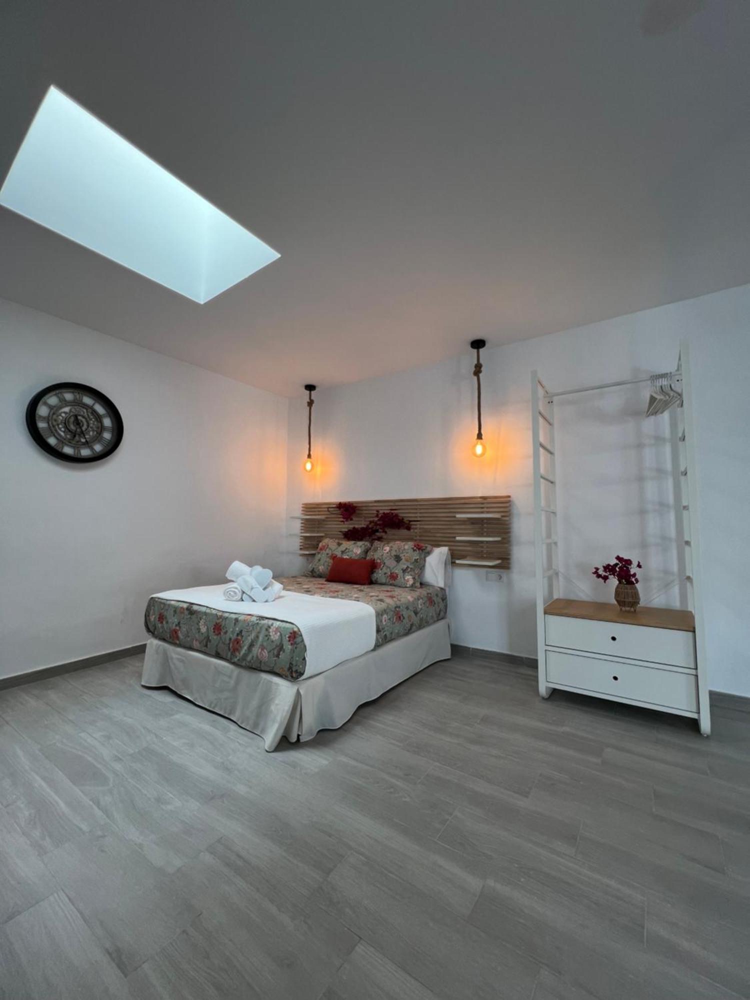 Apartamentos Turisticos A.Parra 赫雷斯 外观 照片