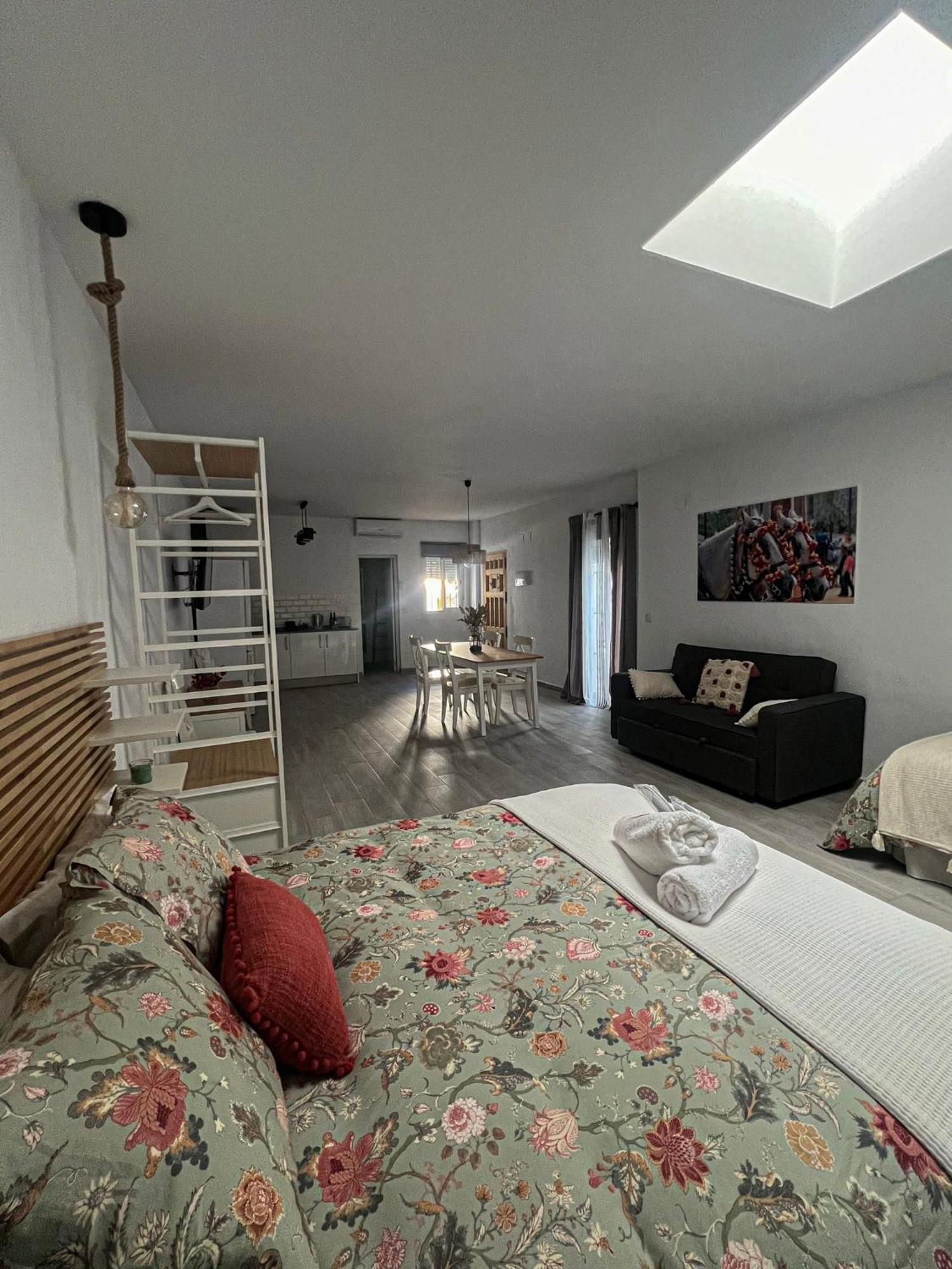 Apartamentos Turisticos A.Parra 赫雷斯 外观 照片