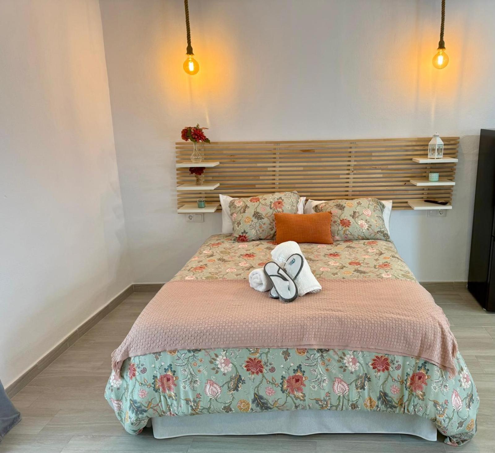 Apartamentos Turisticos A.Parra 赫雷斯 外观 照片